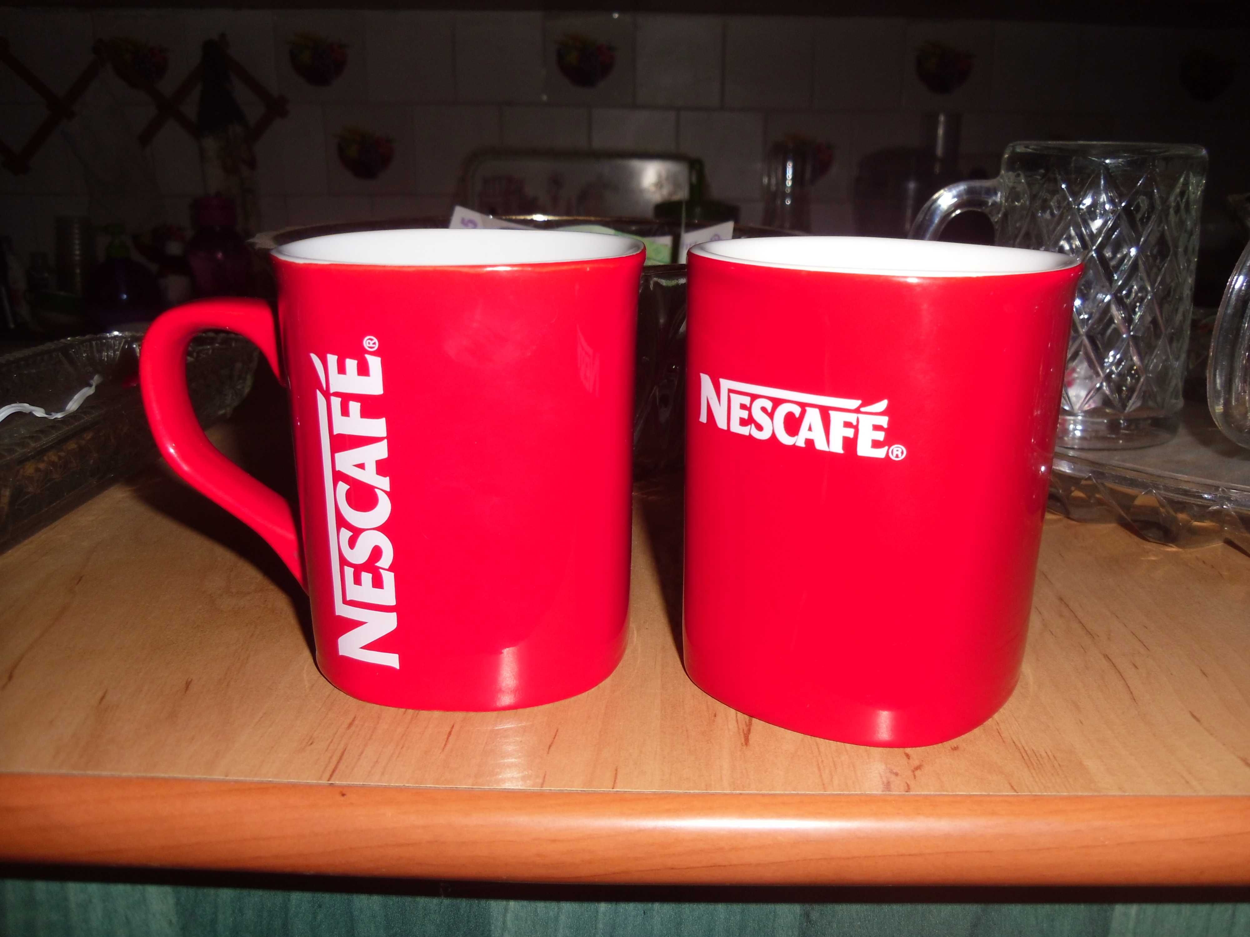 2 cesti cafea Nescafe cu suporti