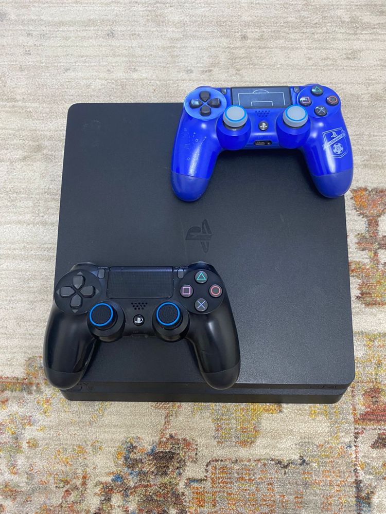 Продается Playstation 4 slim в хорошем состоянии!