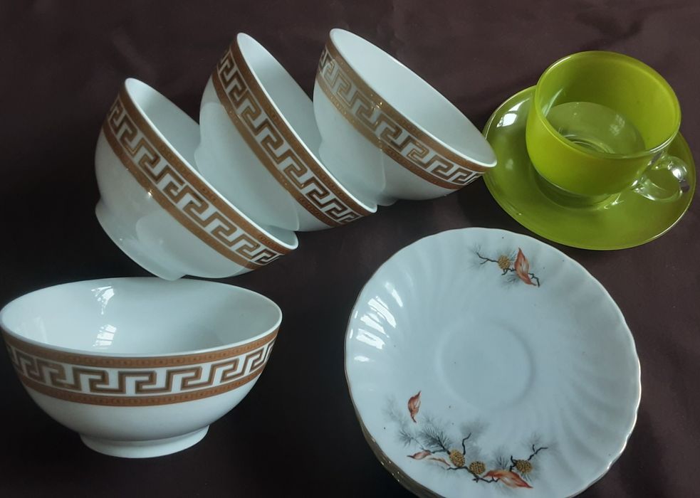 Пиалы лёгкие  4 штуки. Блюдца 5 штук.Чашка.