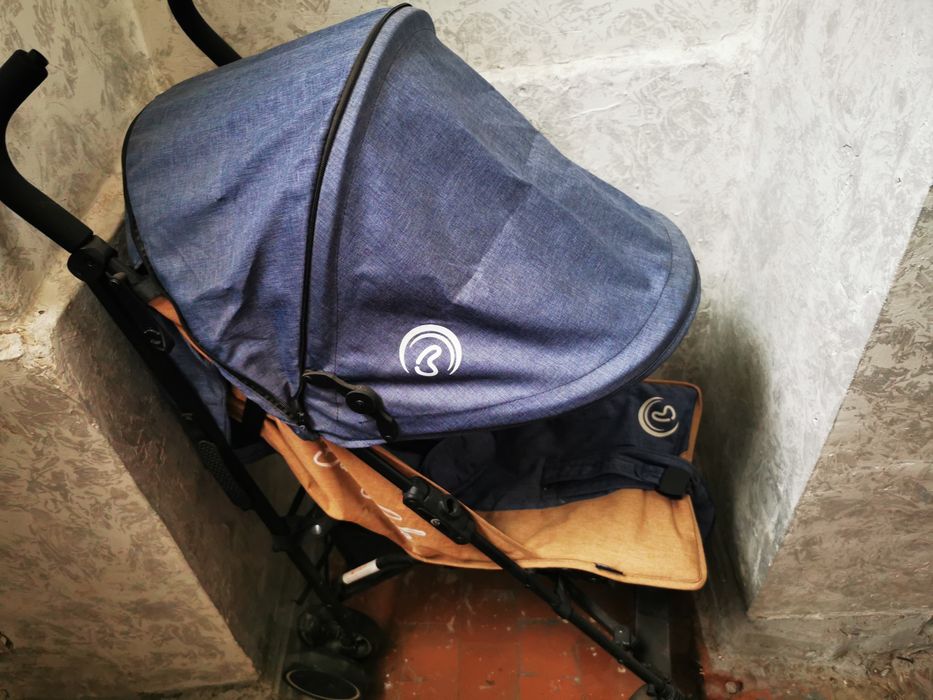 Коляска прогулочная облегчённая