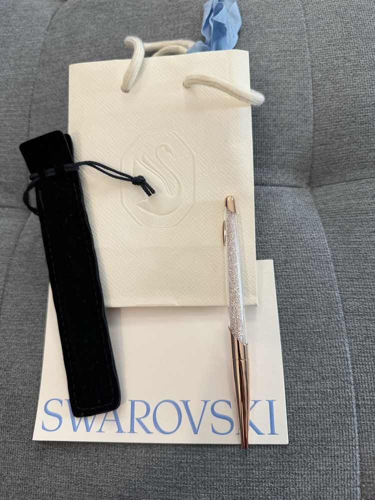 Химикалка Swarovski подходяща за подарък