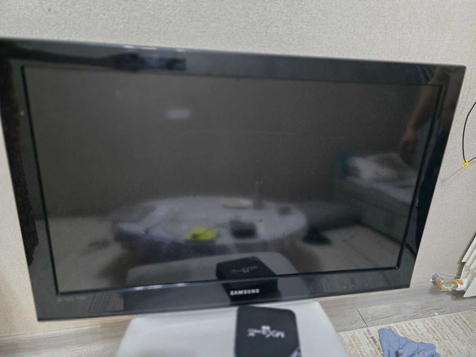 Телевизор самсунг + смарт приставка для андройд в подарок