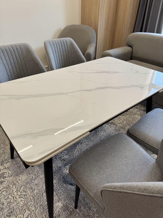 Продается стол со стульми