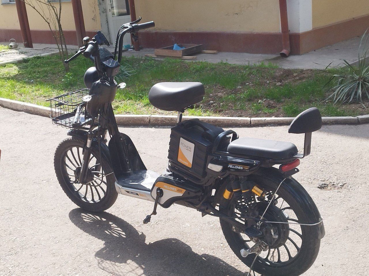 Elektrovelik sotiladi  pellones 
4 soatda tuladi zaryadi