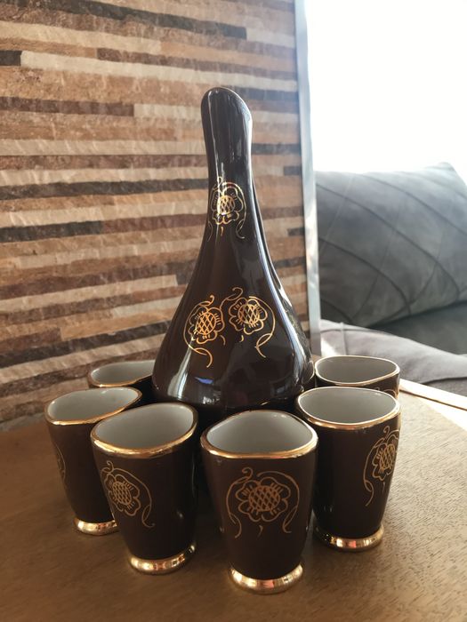 Порцеланов сервиз и нарове