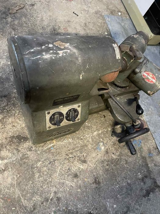 Машина за шлайфане на клапани