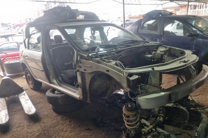 Consola centrala Dacia Logan prima generatie