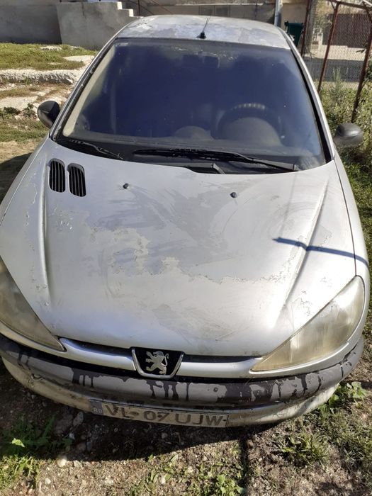 Se vine Peugeot 206, an fabricație 2002