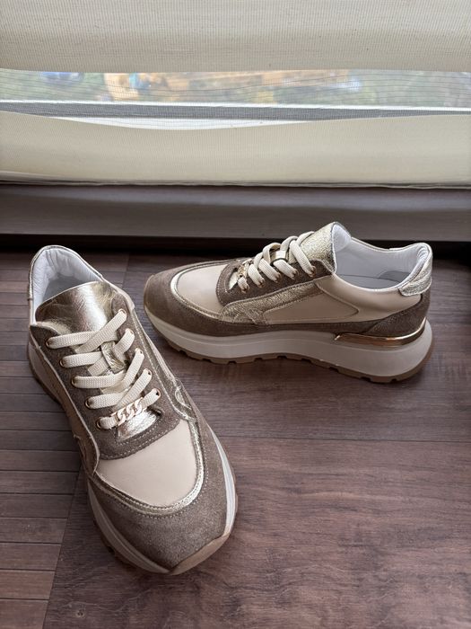 Дамски спортни обувки