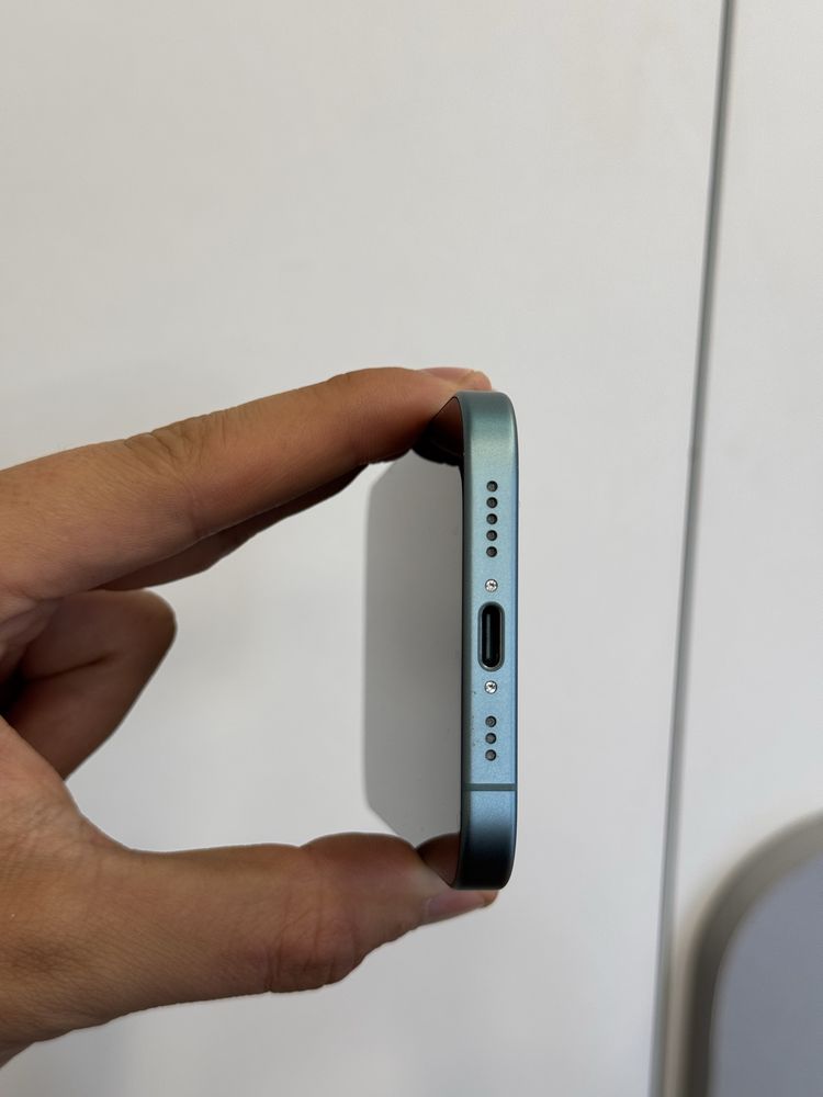 Продавам отличен iPhone 16  37 цикъла