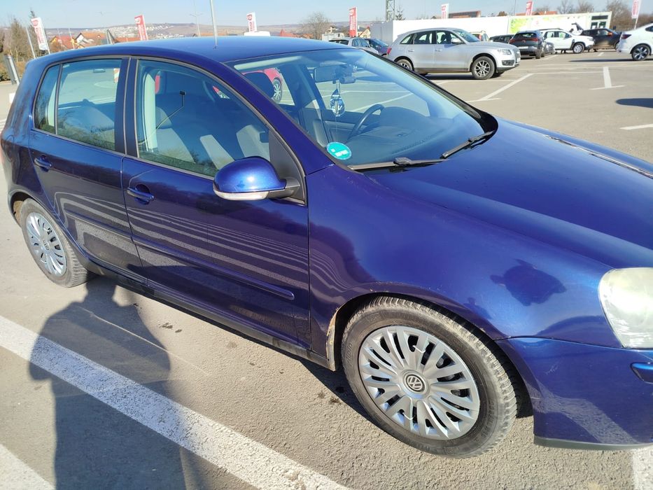 Vând Golf 5-Benzina motor 1 6mpi an 2007