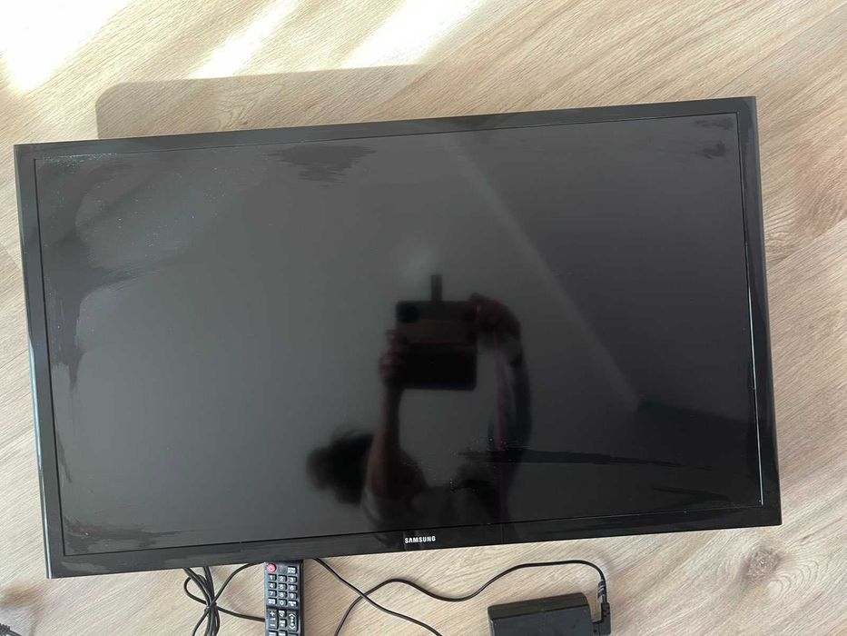 Продавам работещ телевизор SAMSUNG UE 32"