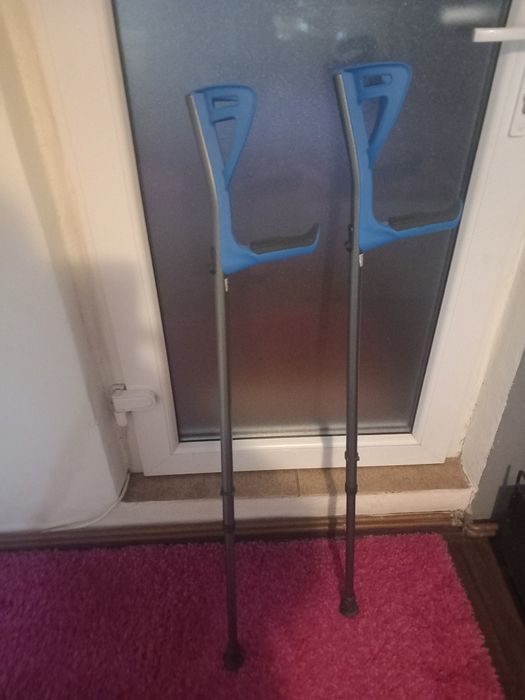 Cârje ortopedice reglabile