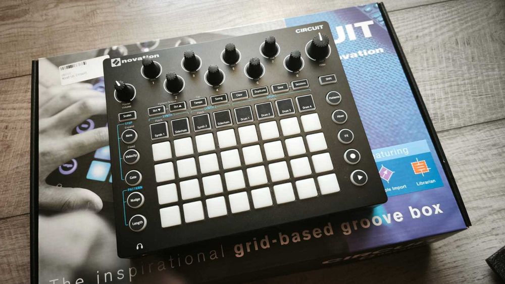 Novation Circuit Groove box Synthesizer Drum machine Garanție