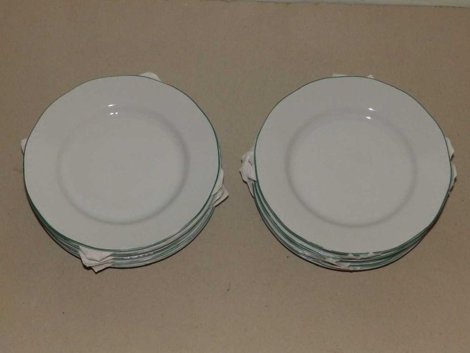 Порцеланови чинии, различни цени