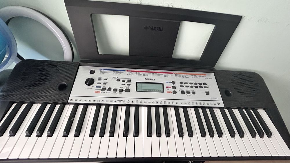 Синтезатор YAMAHA YPT-260 отлична