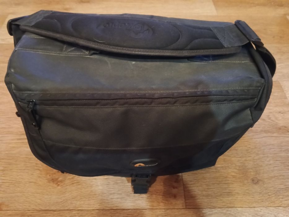 Сумка для фотоаппарата Lowepro Nova 200 AW .