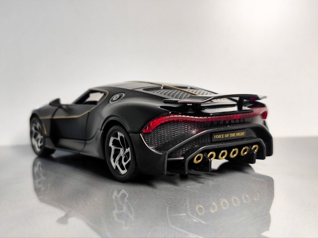 Bugatti La Voiture Noire железная машинка масштабная модель - Доставка