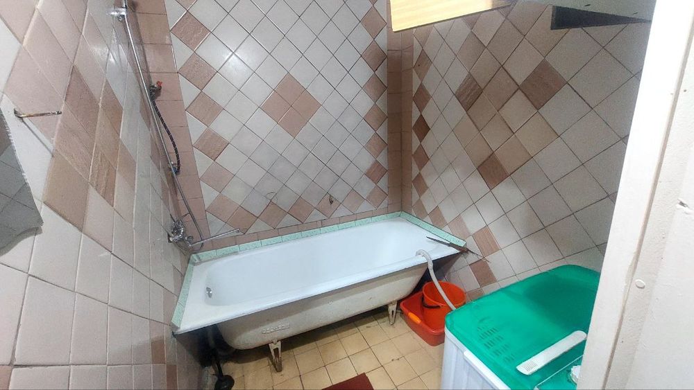 Юнусабад 10 квартал 3/1/5 балкон 2х6м, огород подвал