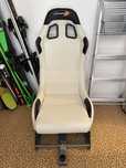 Scaun de gaming „Playseats” – stare impecabilă, alb – 900 RON