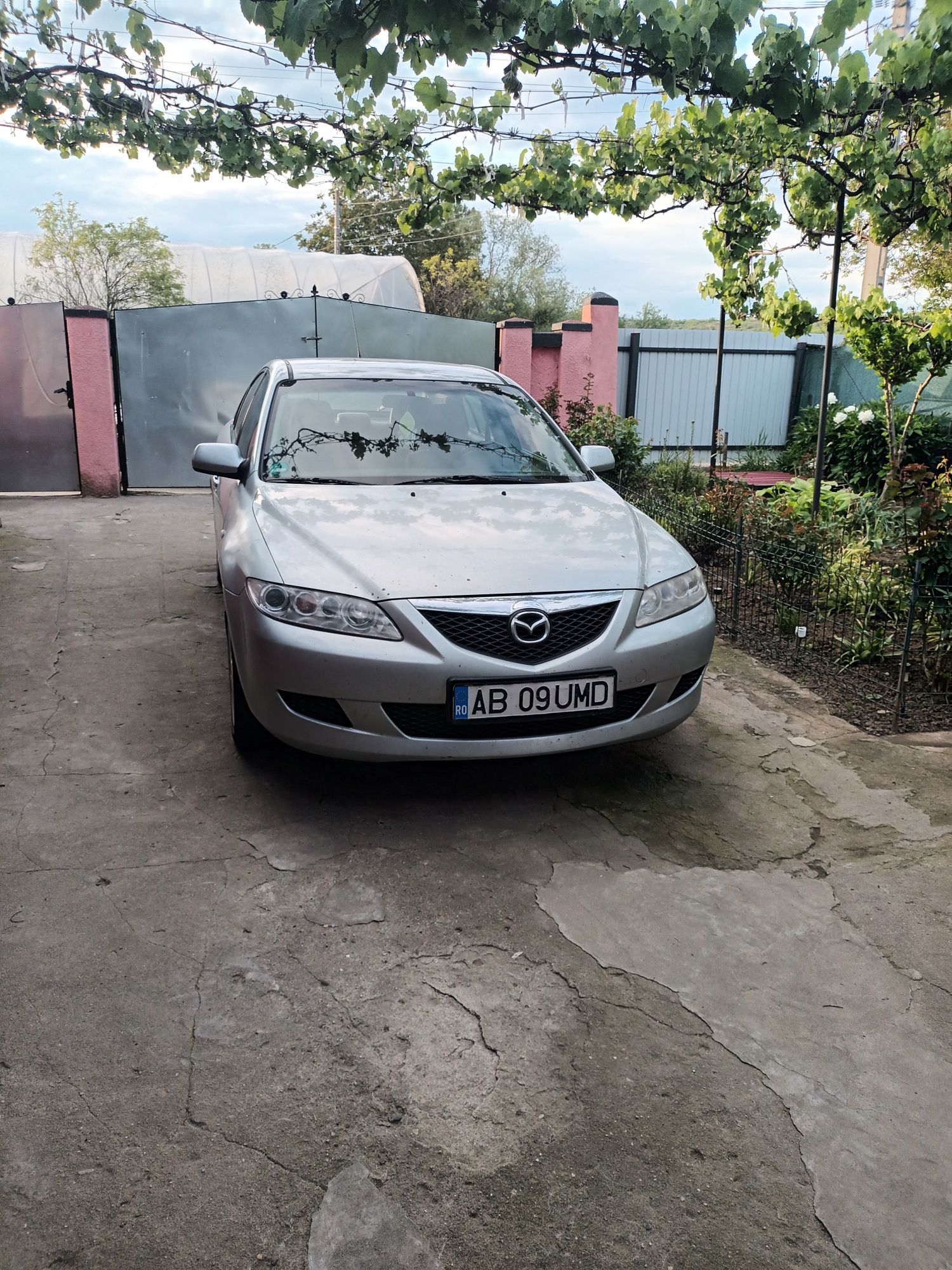 Mazda 6 an 2003 hatchback