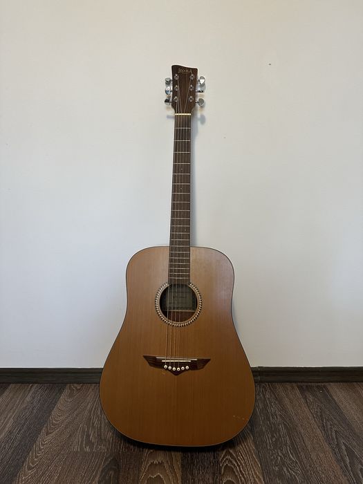 Chitara acustica Hora Western cu corzi noi elixir