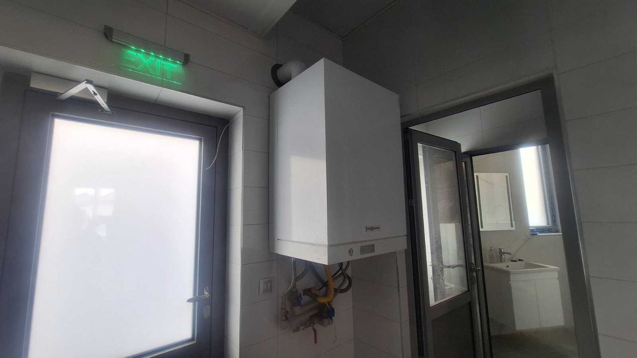 Продава се Заведение в Елин Пелин - 195 кв.м за 1800 €/кв.м - Снимка #3