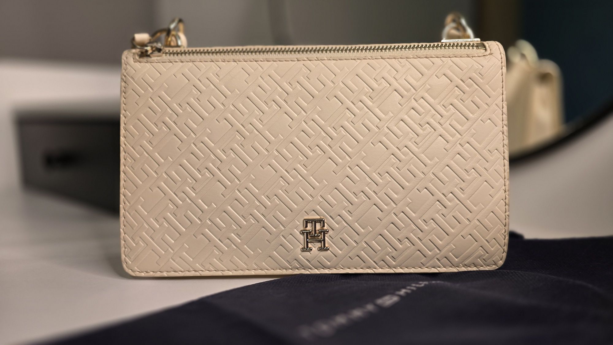 ОРИГИНАЛНА чанта Tommy Hilfiger. Като нова.