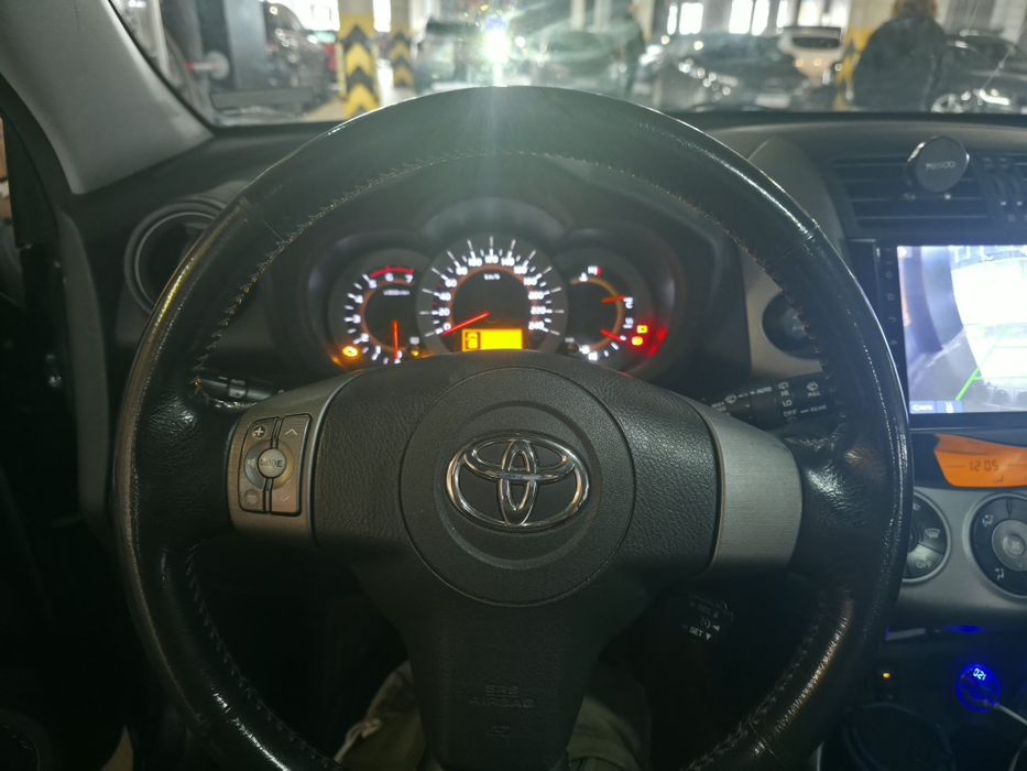 Продавам Toyota rav 4