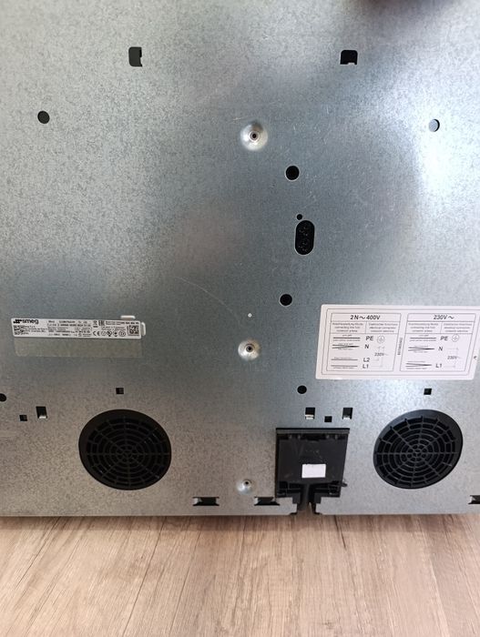 Керамичен плот (котлон) за вграждане Smeg - Induction