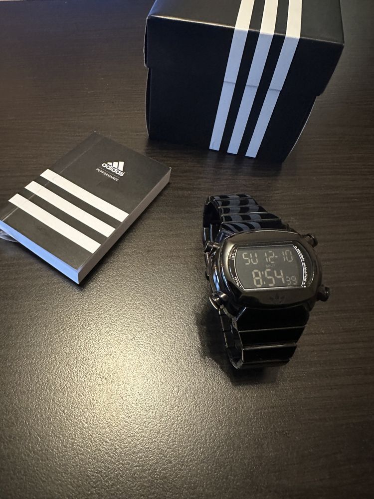 Часовник адидас оригинал