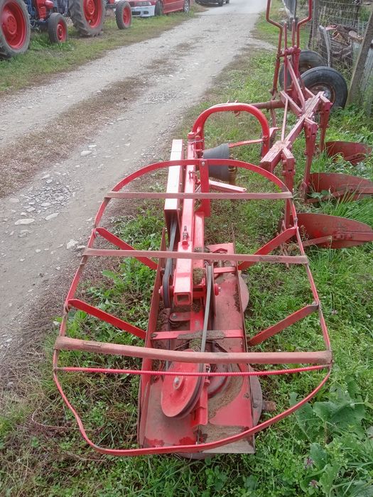 Vând tractor Iseki cu plug ,freza și cositoare