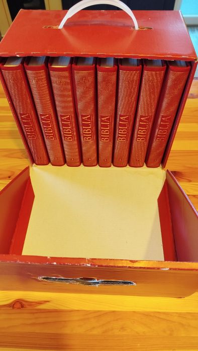 Biblia în 8 volume ilustrate, de colecție.