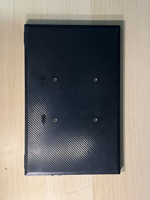 Преносим 11.9 инчов екран