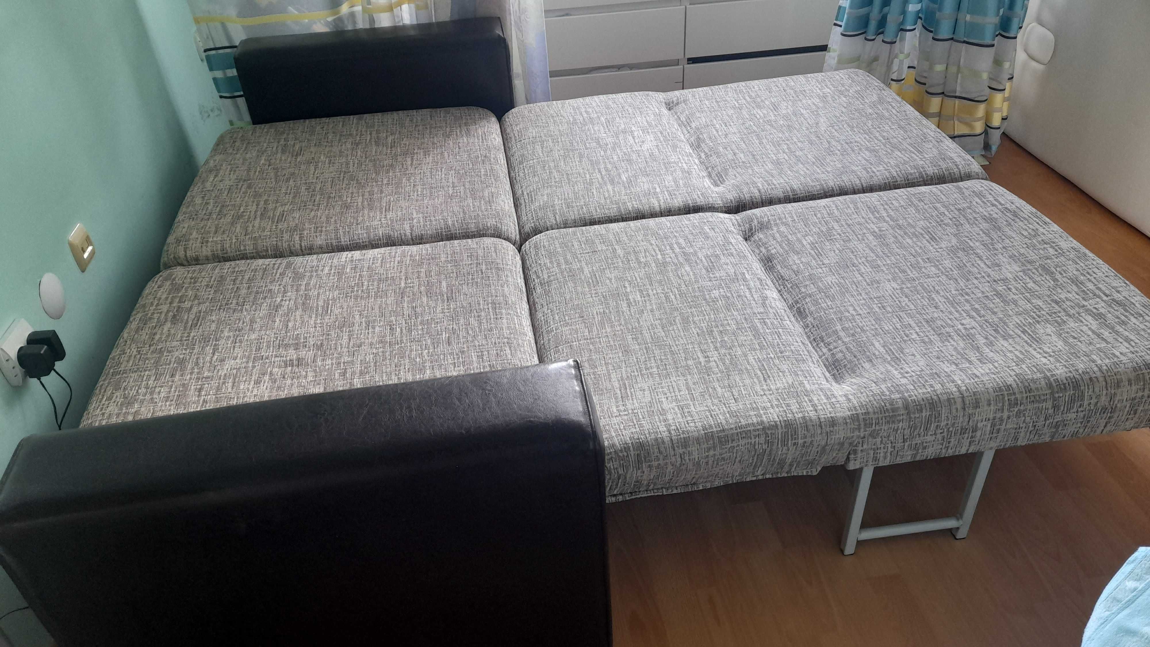 Продавам Растегателен  диван