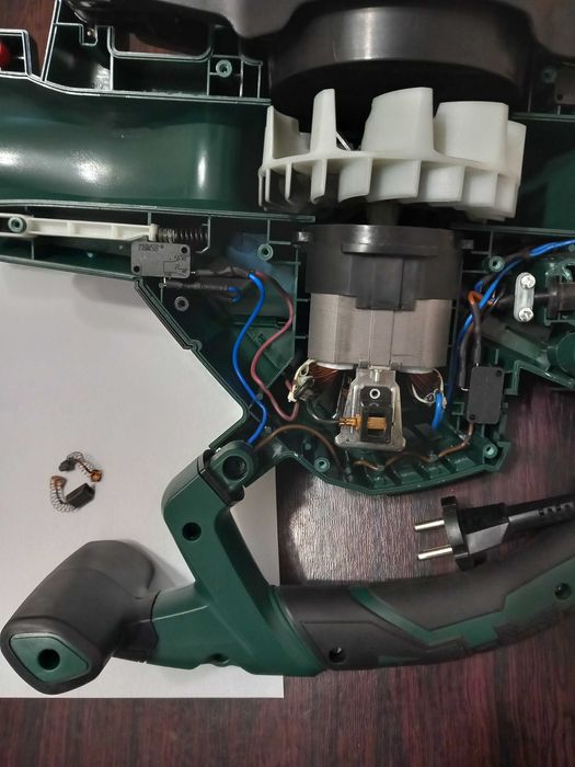 Продавам Листосъбирач PARKSIDE PLS 3000A1 за ремонт или части.