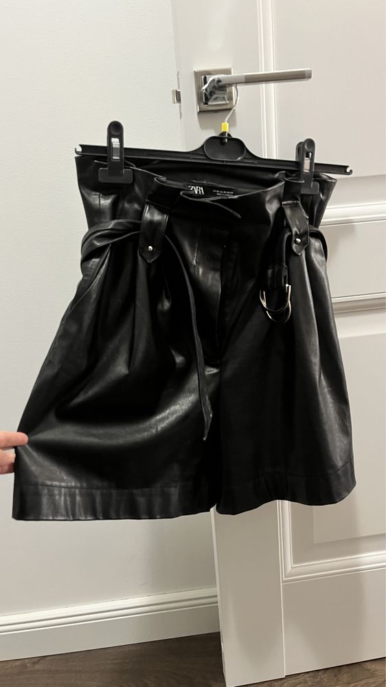 Кожаные шорты Zara