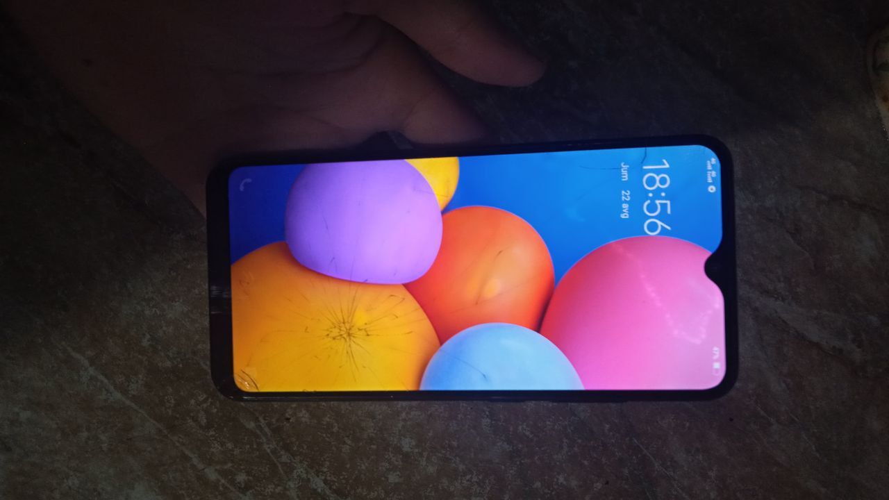 Vivo xotira 32gb ayni oynasi singan (ekranmas) ishlashi