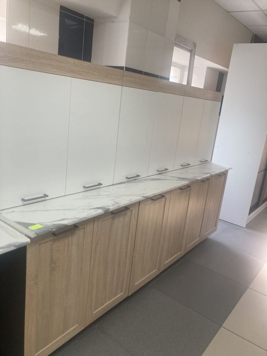 Кухонный гарнитур новый 2.4 м