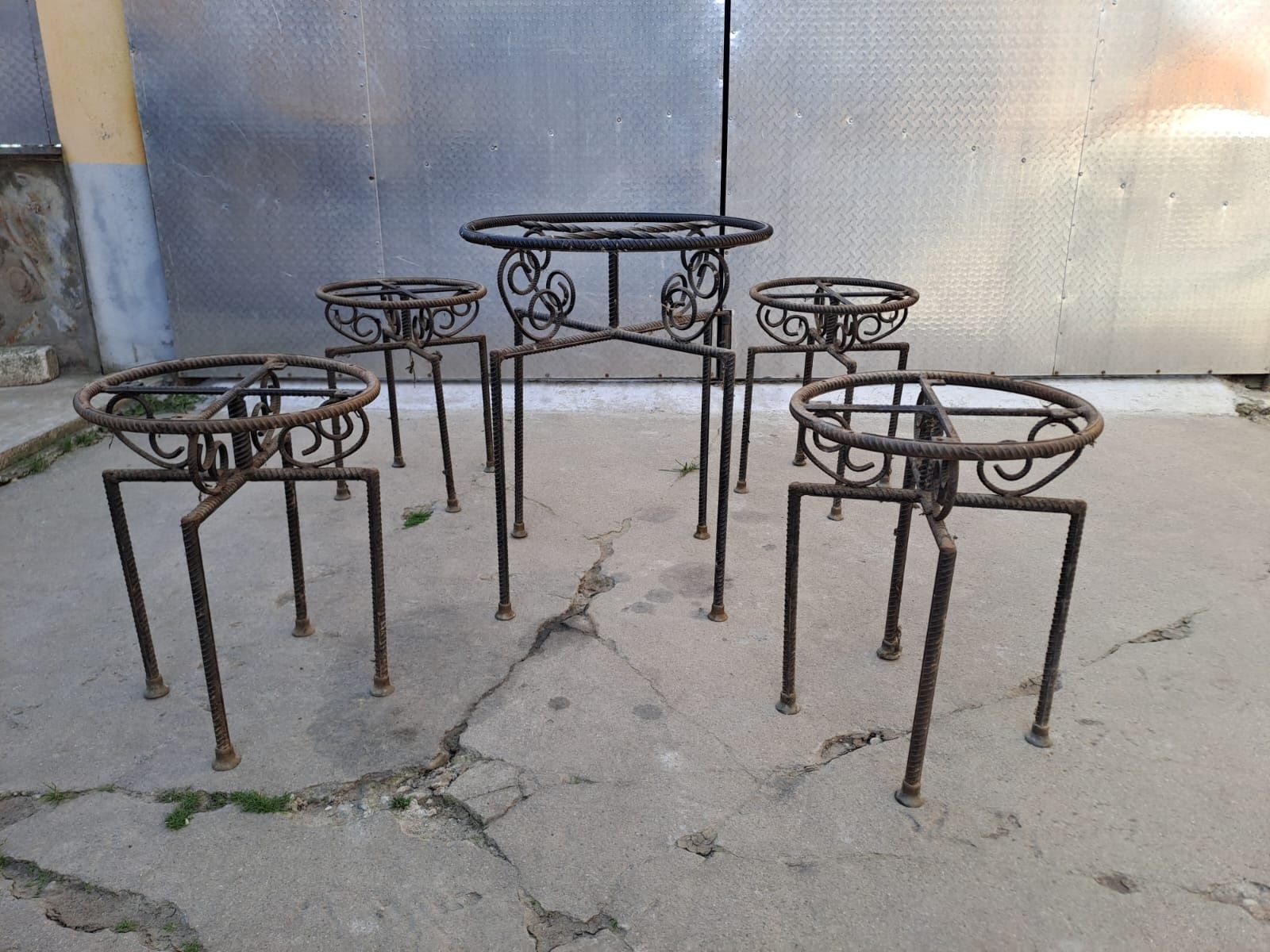 Set masa cu scaune de fier