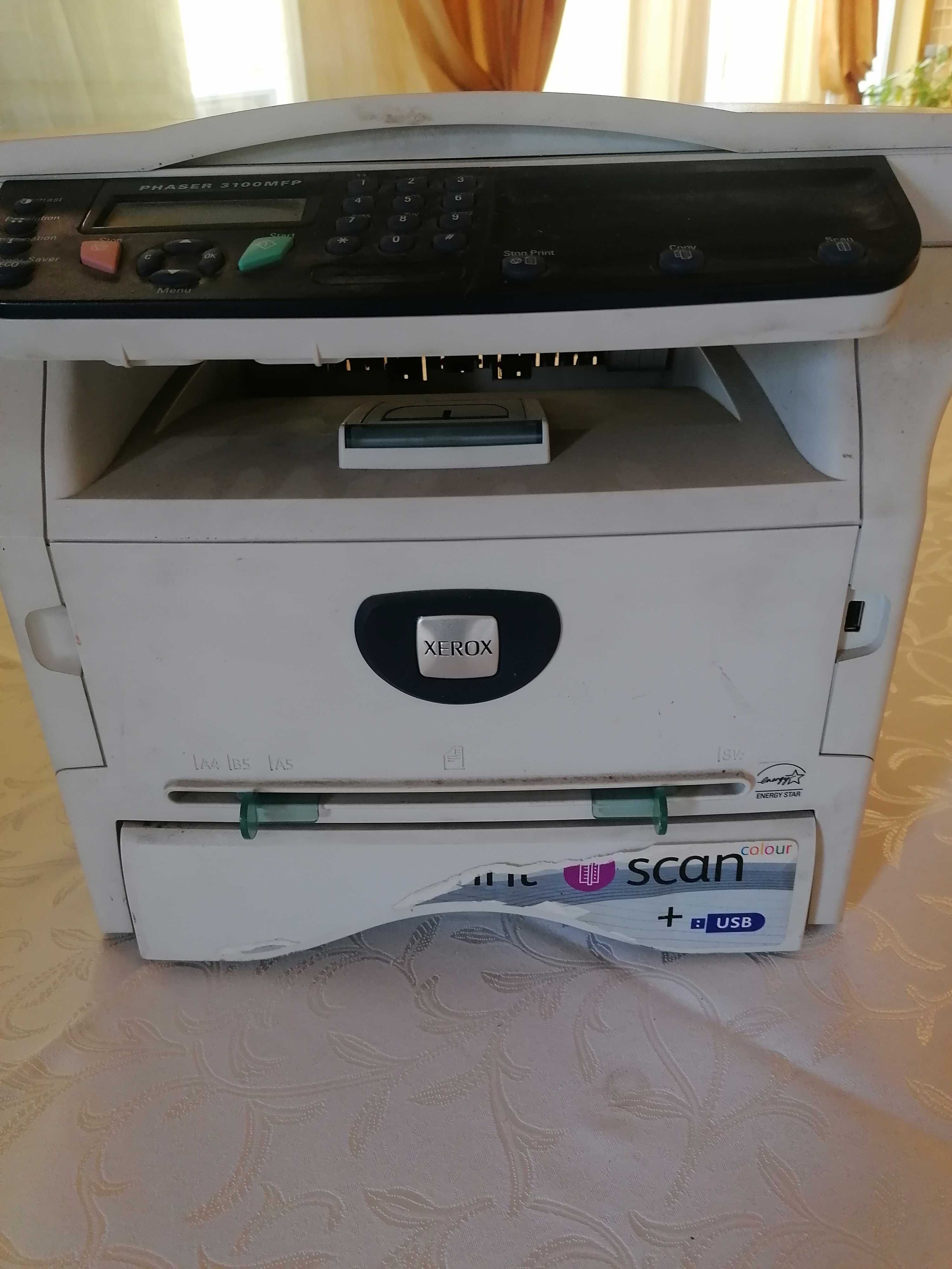Vând imprimantă Xerox