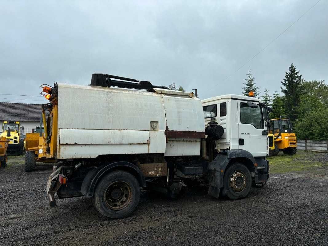 Camion maturatoare  Man TGM 18.240 , 2010 , aspirator , bazin de apa