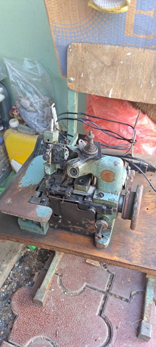 Продам швейную машинку