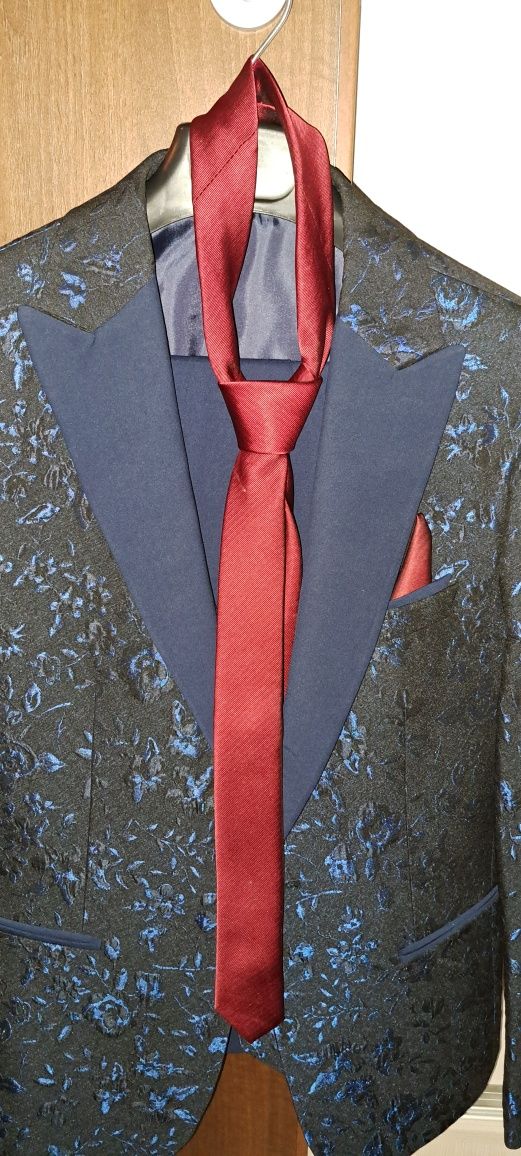 Costum 3 Piese (+Husa Costum) - Preț Negociabil