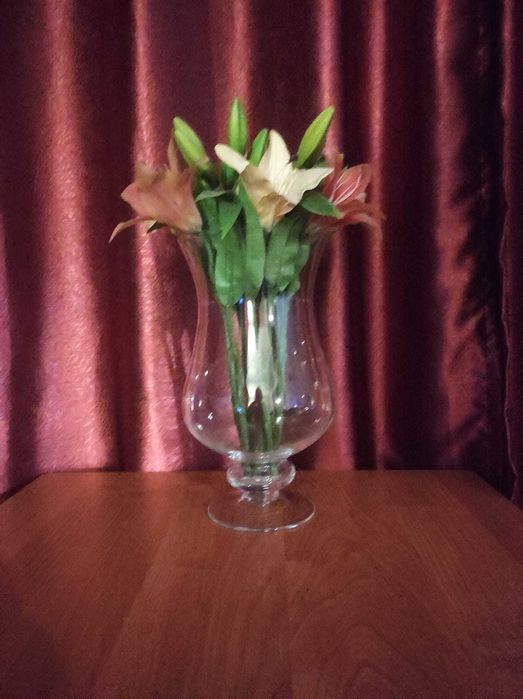 Ваза с искусственными цветами. Производство Люминарк.