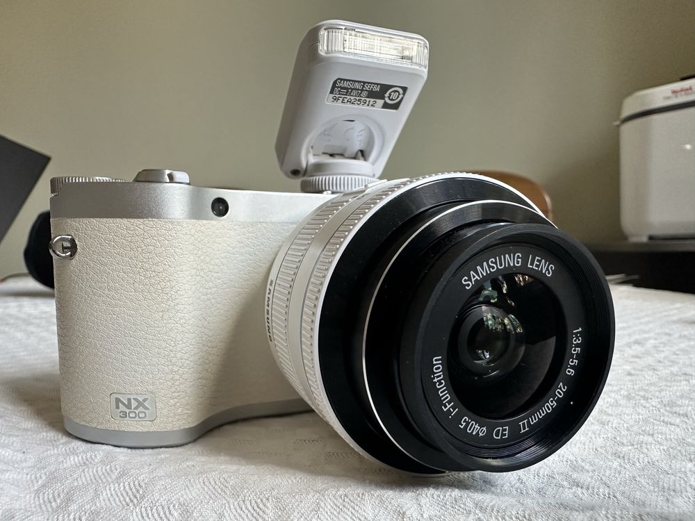 Безогледален фотоапарат Samsung NX300