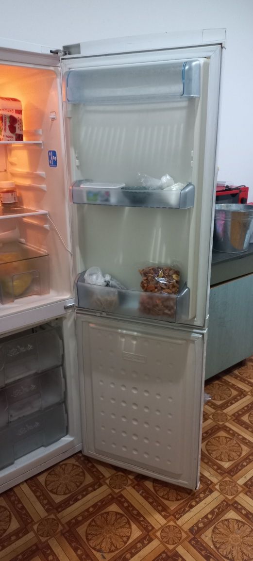 Продам б.у холодильник в отличном состоянии.