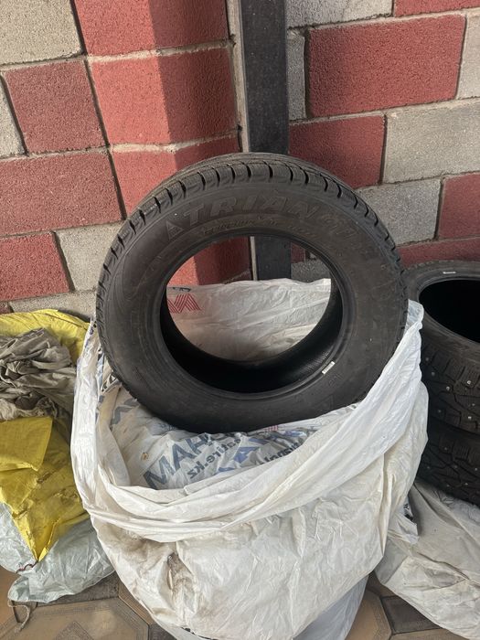 Авто шины в хорошем состояние