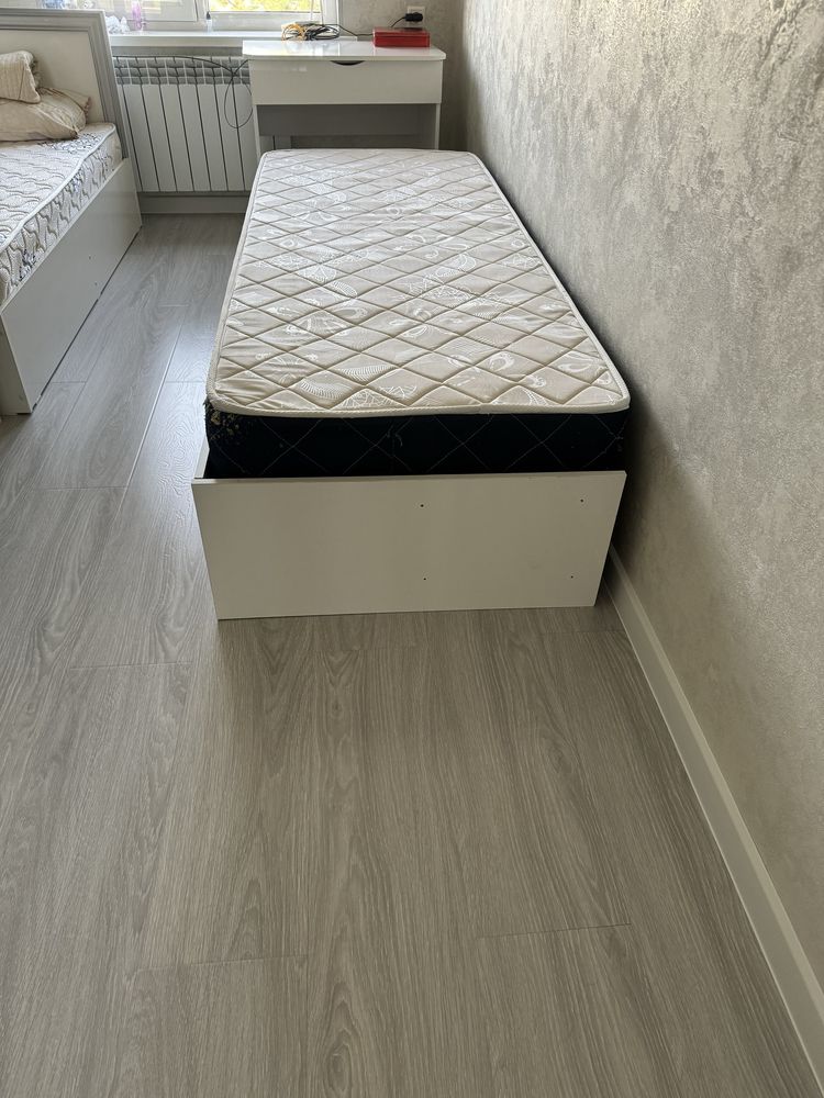 Продается кровать. Размер 200/80