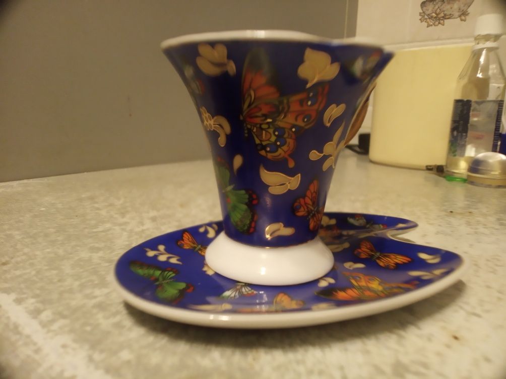 Чешские кофейные чашки с блюдцами синие с бабочками. В наборе 6 шт